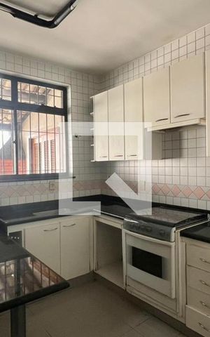 Casa à venda com 242m², 3 quartos e 2 vagas Casa à venda com 242m², 3 quartos e 2 vagasCozinha