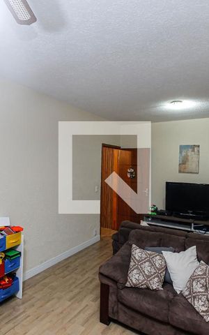 Casa à venda com 200m², 5 quartos e 3 vagas Casa à venda com 200m², 5 quartos e 3 vagasEscritório