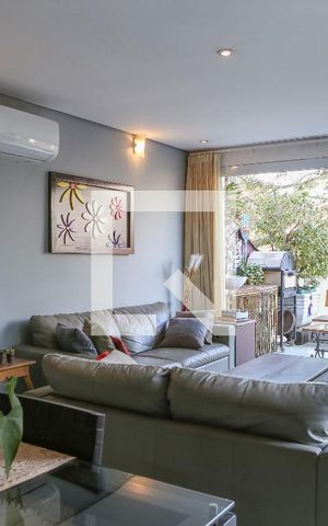 Casa à venda com 160m², 3 quartos e 2 vagas Casa à venda com 160m², 3 quartos e 2 vagasSala
