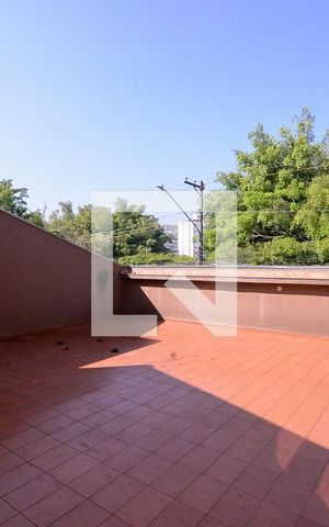 Casa à venda com 600m², 4 quartos e 3 vagas Casa à venda com 600m², 4 quartos e 3 vagasQuintal