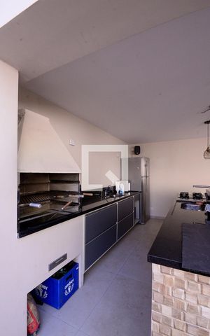 Casa à venda com 600m², 4 quartos e 3 vagas Casa à venda com 600m², 4 quartos e 3 vagasÁrea de Lazer