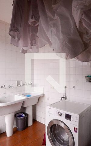 Casa à venda com 600m², 4 quartos e 3 vagas Casa à venda com 600m², 4 quartos e 3 vagasÁrea de Serviço