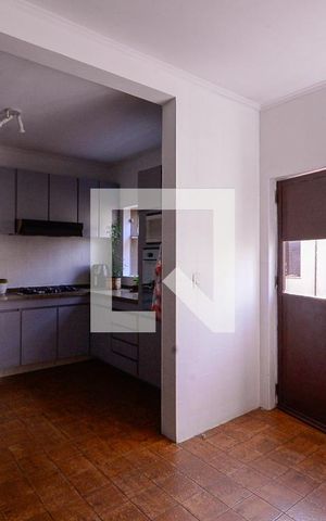 Casa à venda com 600m², 4 quartos e 3 vagas Casa à venda com 600m², 4 quartos e 3 vagasCozinha