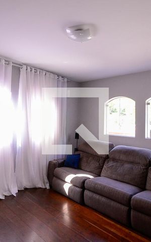Casa à venda com 600m², 4 quartos e 3 vagas Casa à venda com 600m², 4 quartos e 3 vagasSala