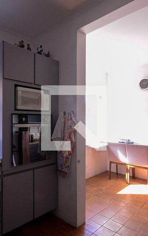 Casa à venda com 600m², 4 quartos e 3 vagas Casa à venda com 600m², 4 quartos e 3 vagasCozinha