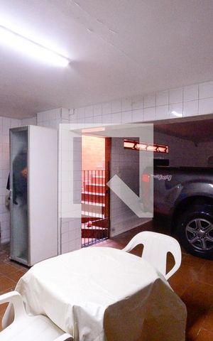 Casa à venda com 600m², 4 quartos e 3 vagas Casa à venda com 600m², 4 quartos e 3 vagasGaragem