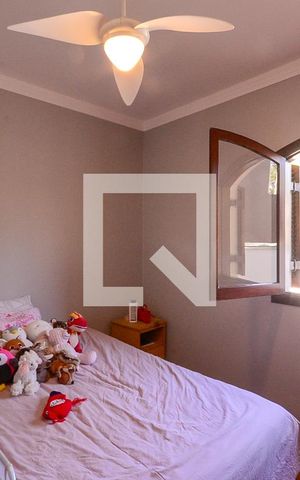 Casa à venda com 600m², 4 quartos e 3 vagas Casa à venda com 600m², 4 quartos e 3 vagasQuarto 2