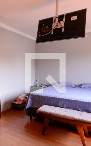 Casa à venda com 600m², 4 quartos e 3 vagas Casa à venda com 600m², 4 quartos e 3 vagasSuíte