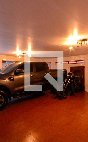 Casa à venda com 600m², 4 quartos e 3 vagas Casa à venda com 600m², 4 quartos e 3 vagasGaragem