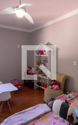 Casa à venda com 600m², 4 quartos e 3 vagas Casa à venda com 600m², 4 quartos e 3 vagasQuarto 1