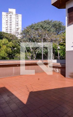 Casa à venda com 600m², 4 quartos e 3 vagas Casa à venda com 600m², 4 quartos e 3 vagasQuintal