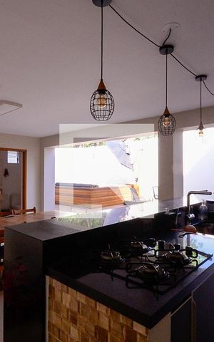 Casa à venda com 600m², 4 quartos e 3 vagas Casa à venda com 600m², 4 quartos e 3 vagasÁrea de Lazer