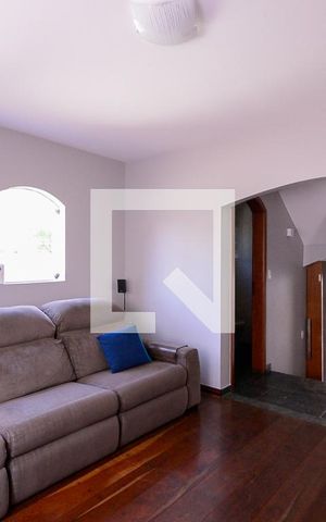 Casa à venda com 600m², 4 quartos e 3 vagas Casa à venda com 600m², 4 quartos e 3 vagasSala