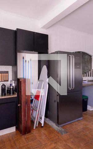 Casa à venda com 600m², 4 quartos e 3 vagas Casa à venda com 600m², 4 quartos e 3 vagasCozinha