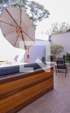 Casa à venda com 600m², 4 quartos e 3 vagas Casa à venda com 600m², 4 quartos e 3 vagasÁrea de Lazer