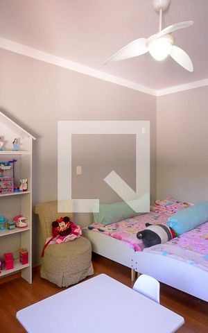 Casa à venda com 600m², 4 quartos e 3 vagas Casa à venda com 600m², 4 quartos e 3 vagasQuarto 1