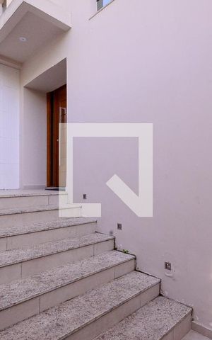 Casa à venda com 600m², 4 quartos e 3 vagas Casa à venda com 600m², 4 quartos e 3 vagasEntrada