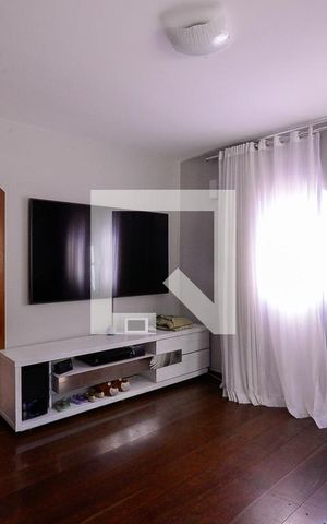 Casa à venda com 600m², 4 quartos e 3 vagas Casa à venda com 600m², 4 quartos e 3 vagasSala