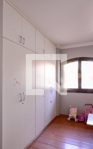 Casa à venda com 600m², 4 quartos e 3 vagas Casa à venda com 600m², 4 quartos e 3 vagasQuarto 1