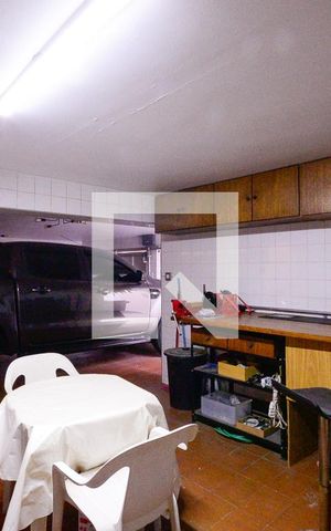 Casa à venda com 600m², 4 quartos e 3 vagas Casa à venda com 600m², 4 quartos e 3 vagasGaragem