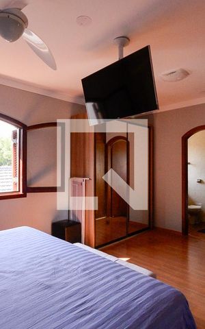 Casa à venda com 600m², 4 quartos e 3 vagas Casa à venda com 600m², 4 quartos e 3 vagasSuíte