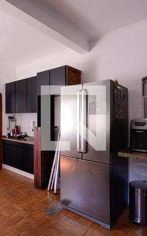 Casa à venda com 600m², 4 quartos e 3 vagas Casa à venda com 600m², 4 quartos e 3 vagasCozinha