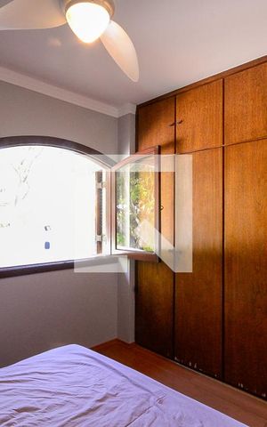 Casa à venda com 600m², 4 quartos e 3 vagas Casa à venda com 600m², 4 quartos e 3 vagasQuarto 2