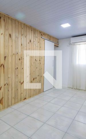 Casa à venda com 48m², 2 quartos e 8 vagasSala