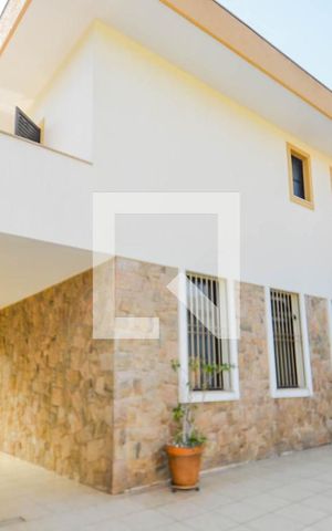 Casa à venda com 225m², 3 quartos e 8 vagas Casa à venda com 225m², 3 quartos e 8 vagasGaragem