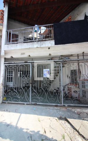Casa para alugar com 140m², 4 quartos e 1 vagaFachada
