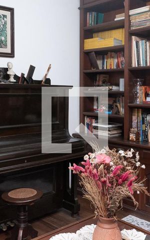 Casa à venda com 250m², 5 quartos e 2 vagasSala