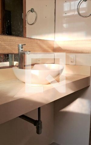 Apartamento à venda com 53m², 2 quartos e sem vaga Apartamento à venda com 53m², 2 quartos e sem vagaPia - Banheiro