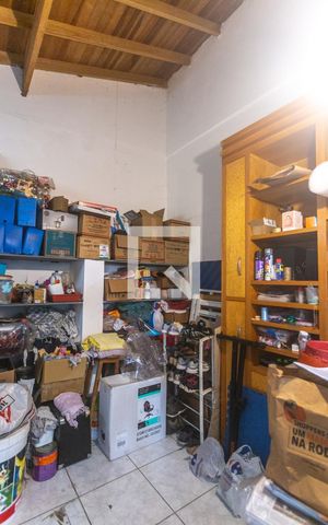 Casa à venda com 239m², 3 quartos e 3 vagas Casa à venda com 239m², 3 quartos e 3 vagasQuarto de serviço