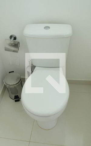 Casa de condomínio para alugar com 250m², 3 quartos e 2 vagasLavabo