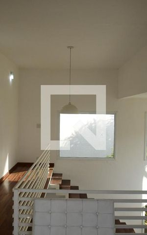 Casa de condomínio para alugar com 250m², 3 quartos e 2 vagasEscritório