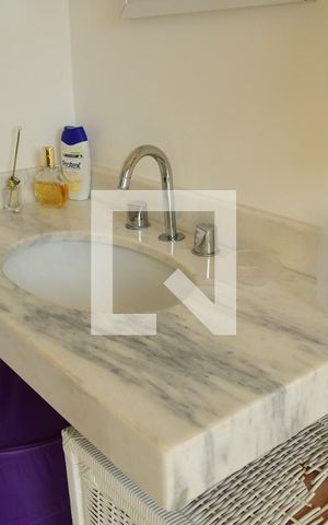 Casa de condomínio para alugar com 250m², 3 quartos e 2 vagasBanheiro suíte 3