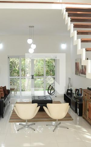 Casa de condomínio para alugar com 250m², 3 quartos e 2 vagasSala