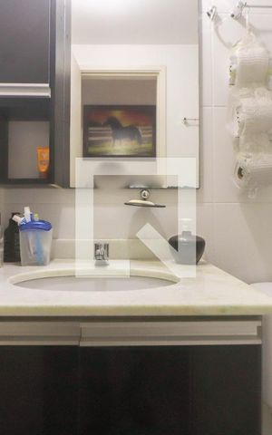 Apartamento à venda com 58m², 2 quartos e 1 vaga Apartamento à venda com 58m², 2 quartos e 1 vagaBanheiro