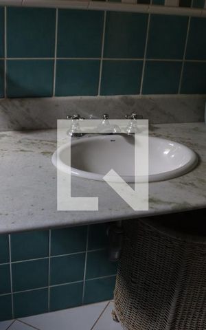 Casa à venda com 299m², 3 quartos e 4 vagas Casa à venda com 299m², 3 quartos e 4 vagasDetalhe do banheiro 1
