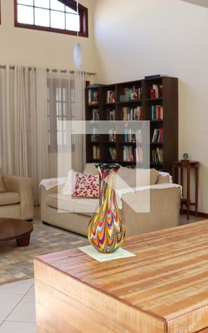 Casa à venda com 299m², 3 quartos e 4 vagas Casa à venda com 299m², 3 quartos e 4 vagasSala