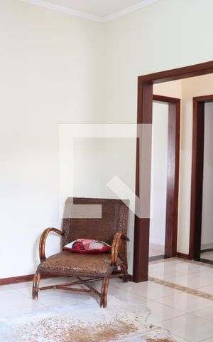 Casa à venda com 299m², 3 quartos e 4 vagas Casa à venda com 299m², 3 quartos e 4 vagasSala de TV