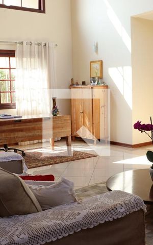 Casa à venda com 299m², 3 quartos e 4 vagas Casa à venda com 299m², 3 quartos e 4 vagasSala