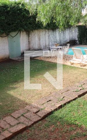 Casa à venda com 299m², 3 quartos e 4 vagas Casa à venda com 299m², 3 quartos e 4 vagasQuintal