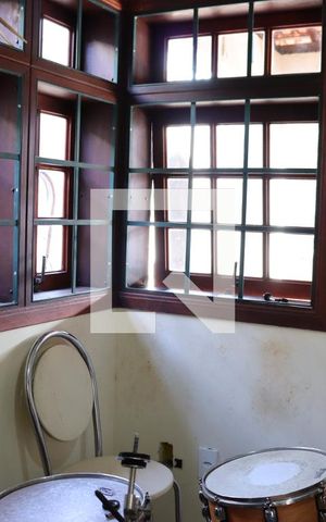 Casa à venda com 299m², 3 quartos e 4 vagas Casa à venda com 299m², 3 quartos e 4 vagasQuarto 4
