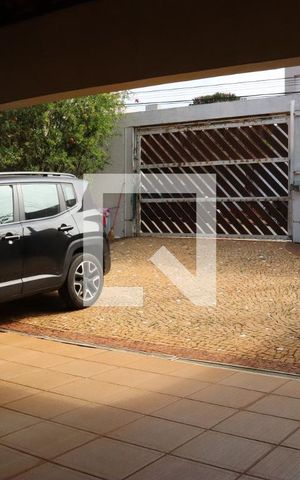 Casa à venda com 299m², 3 quartos e 4 vagas Casa à venda com 299m², 3 quartos e 4 vagasGaragem