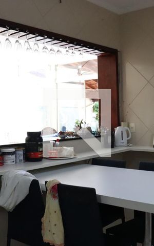 Casa à venda com 299m², 3 quartos e 4 vagas Casa à venda com 299m², 3 quartos e 4 vagasDetalhe da cozinha