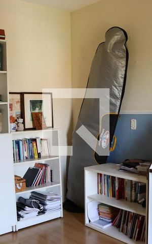 Casa à venda com 299m², 3 quartos e 4 vagas Casa à venda com 299m², 3 quartos e 4 vagasQuarto 2