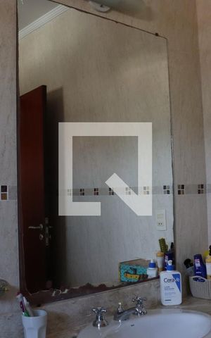Casa à venda com 299m², 3 quartos e 4 vagas Casa à venda com 299m², 3 quartos e 4 vagasDetalhe do banheiro do quarto 3