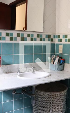 Casa à venda com 299m², 3 quartos e 4 vagas Casa à venda com 299m², 3 quartos e 4 vagasDetalhe do banheiro 1