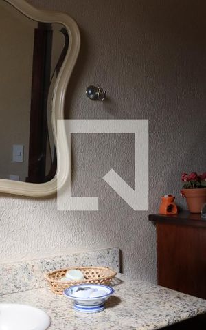 Casa à venda com 299m², 3 quartos e 4 vagas Casa à venda com 299m², 3 quartos e 4 vagasLavabo